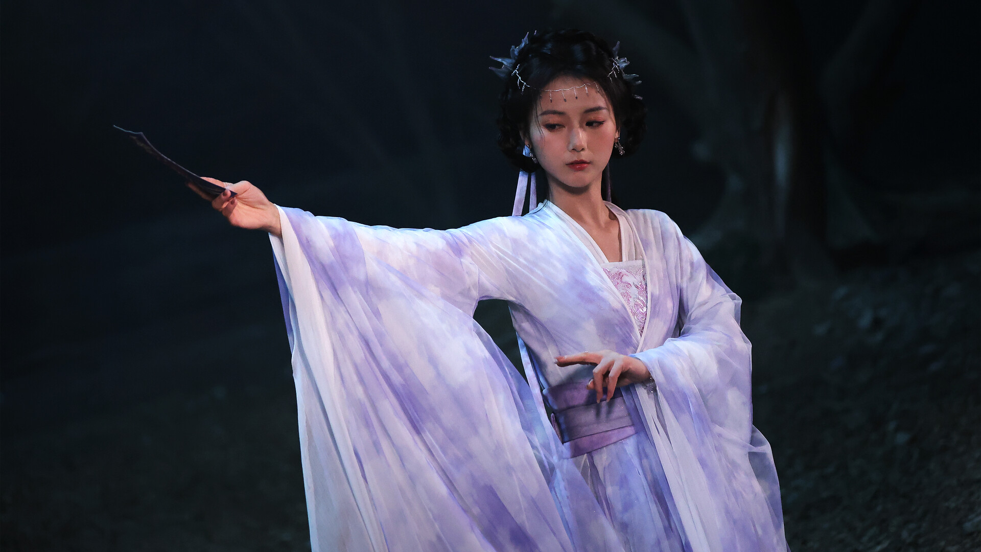 《美女，请别影响我成仙全球版》中文版 图片